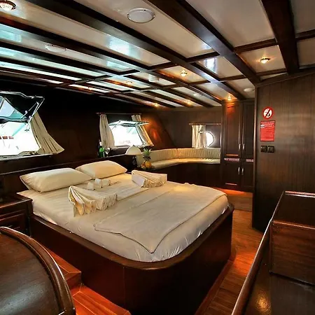 Bateau-hôtel Barbaros Yachting Luxury Private Gulet 5 Cabins *
