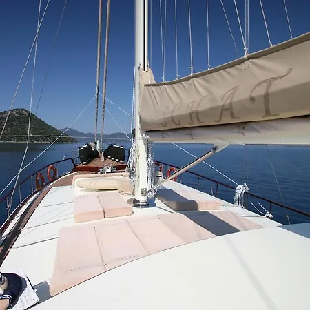 Bateau-hôtel Barbaros Yachting Luxury Private Gulet 5 Cabins