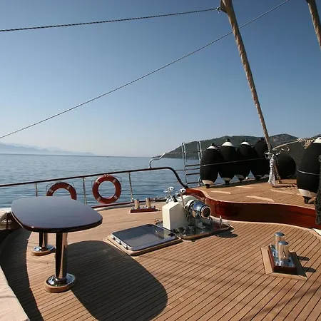Barbaros Yachting Luxury Private Gulet 5 Cabins Bateau-hôtel *