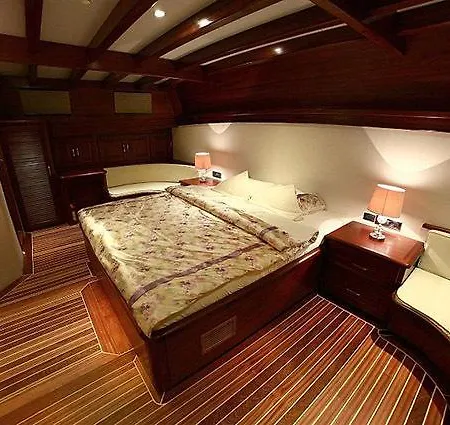Barbaros Yachting Luxury Private Gulet 5 Cabins Bateau-hôtel *